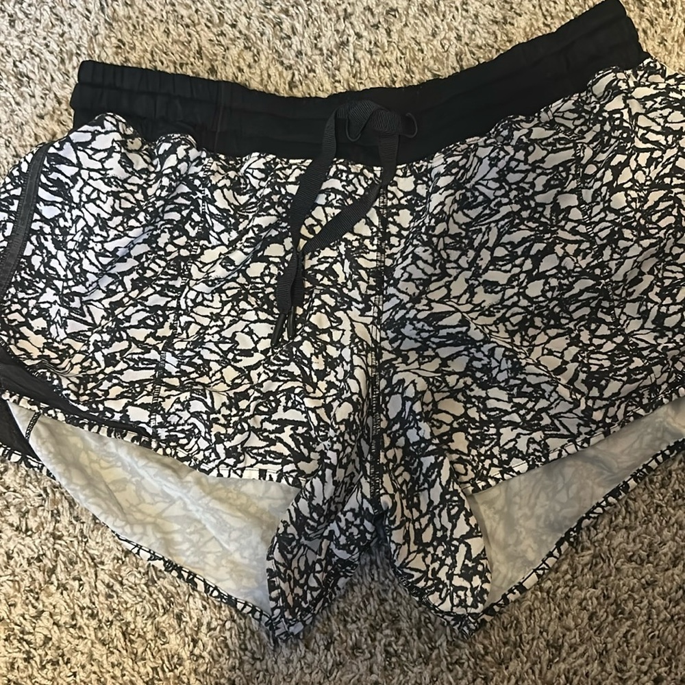 Lululemon Hotty Hot Short